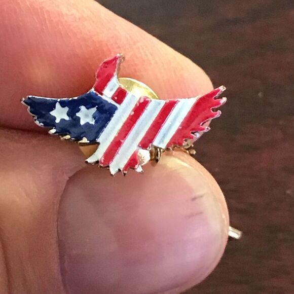 Tie tack, vintage, American flag eagle from estate sale - Picture 1 of 3